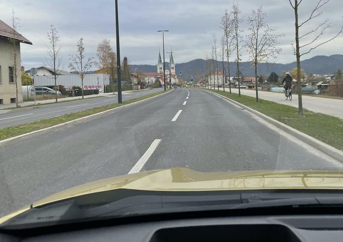 Čeprav gre za enak tip ceste, je hitrost tu le še 50 in ne 60 kilometrov na uro. | Foto: Gregor Pavšič