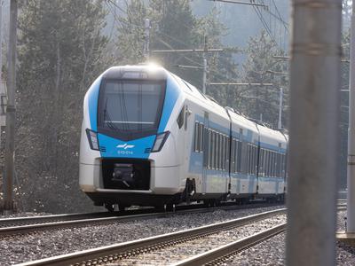 Vlak trčil v 43-letno žensko