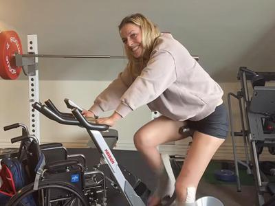 Lindsey Vonn že na sobnem kolesu