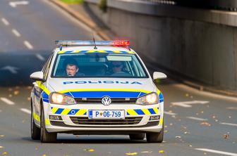 29-letnik bežal pred policisti, izsledili so ga na polju