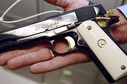 Na dražbi prodali revolver zloglasnega Al Caponeja