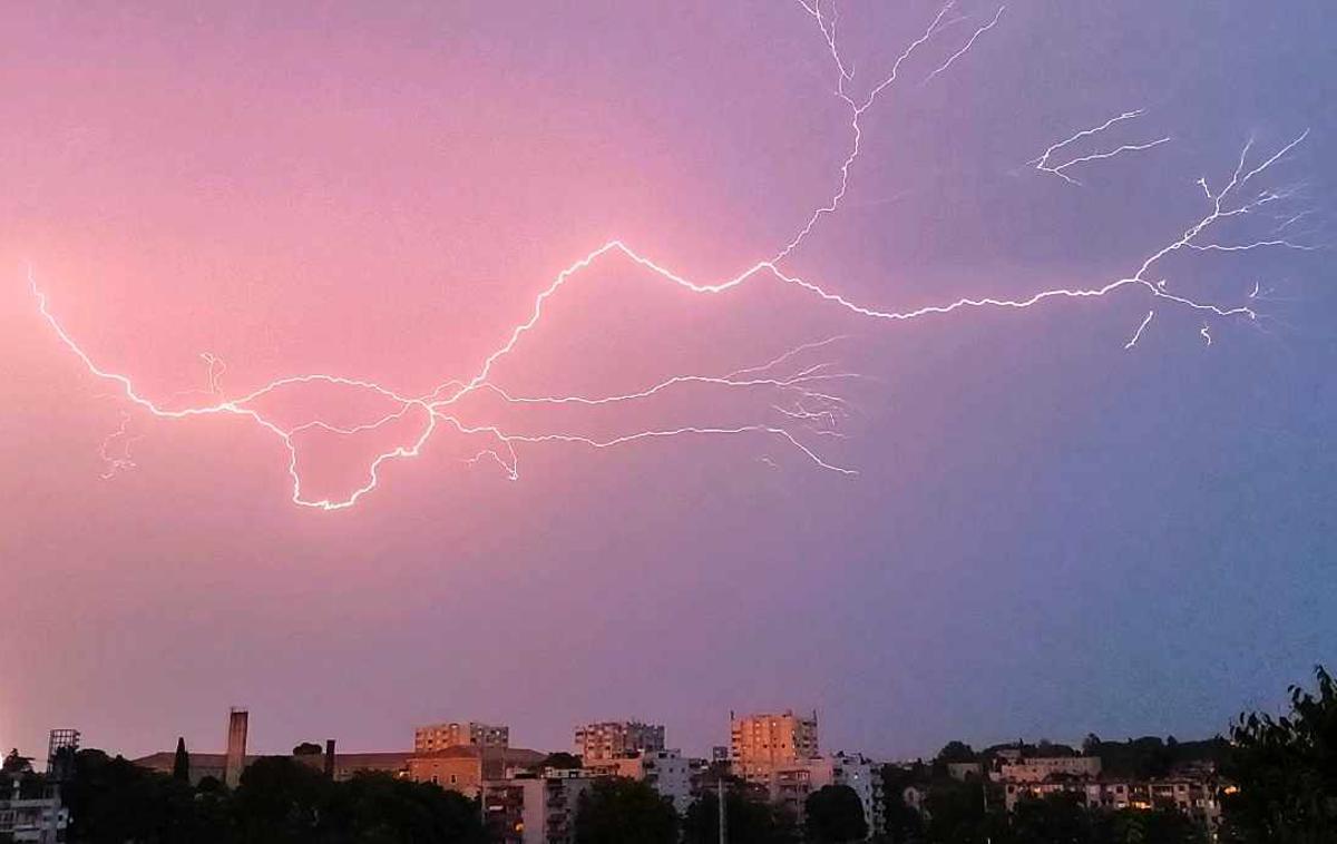 Istra, nevihta, udari strel | Na udaru strel je bil predvsem hrvaški Pulj. | Foto Istra Met/Ann Chee Ca