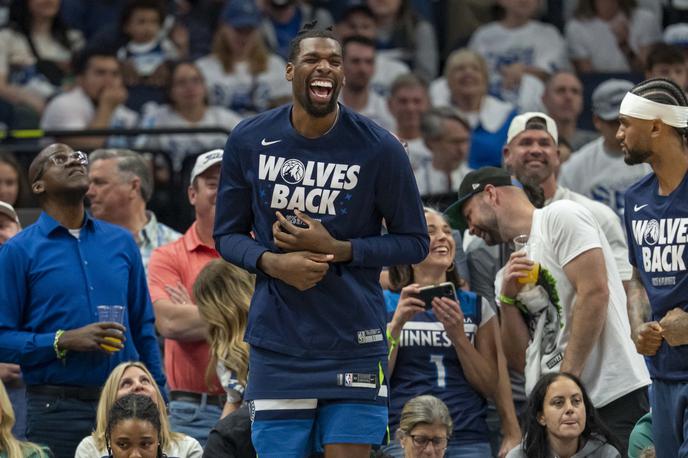 Minnesota Golden State | Minnesota je zlahka vrnila udarec oslabljenemu Golden Statu. Tako se je zmage za 1:1 veselil Naz Reid. | Foto Reuters