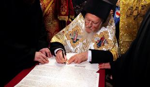 Ekumenski patriarh uradno razglasil samostojnost ukrajinske pravoslavne cerkve