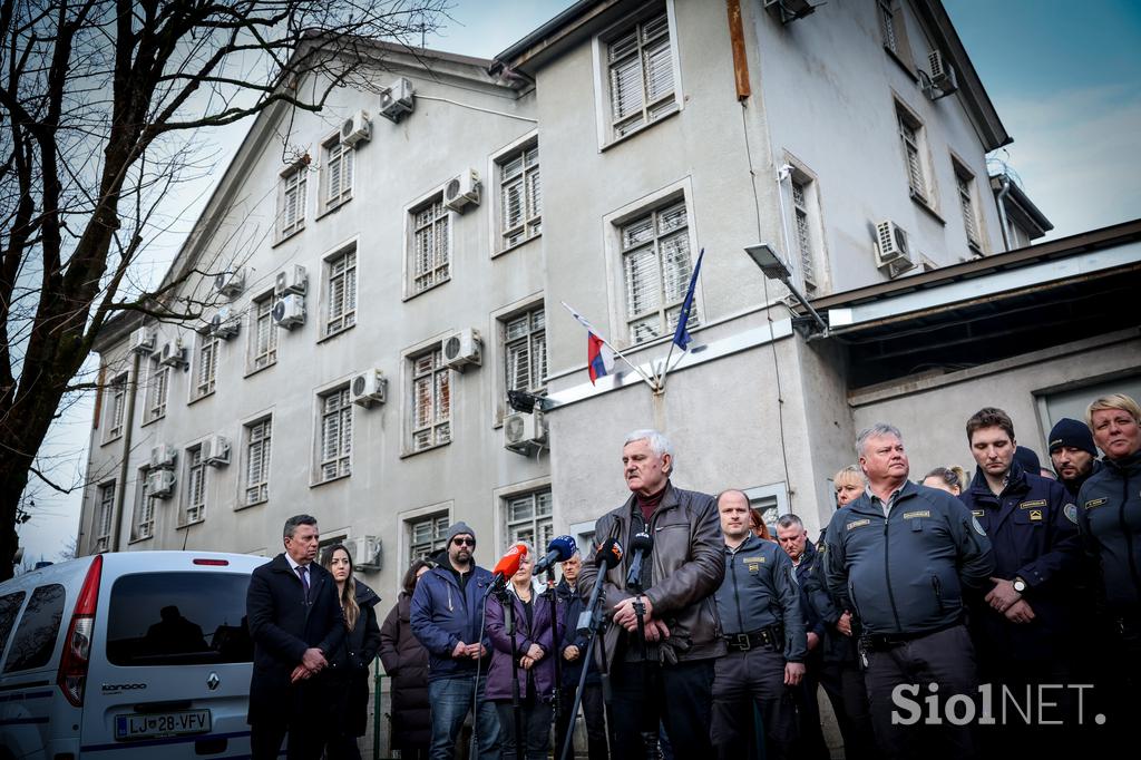 Protest pravosodnih policistov na Povšetovi