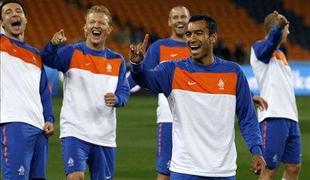Van Bronckhorst ne bo šel na doping kontrolo