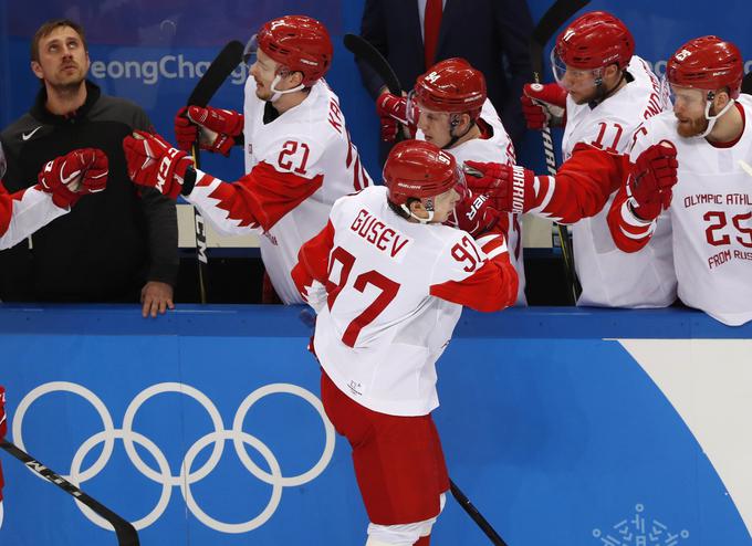 Rusi so v pol minute dvakrat zadeli in povedli z 2:0. | Foto: Reuters