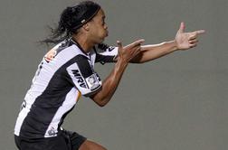 VIDEO: Ronaldinho spet dvigoval na noge