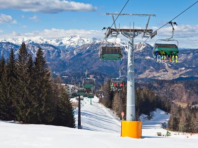 Na smučišču Cerkno v nesreči poškodovani dve osebi