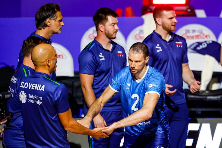 "S Solijem se zunaj igrišča lahko normalno pogovarjaš, kar je sploh za nas starejše zelo pomembno, saj imamo v njem tudi nekoga, s katerim lahko delimo mnenja, razmišljanja." | Foto: Aleš Fevžer