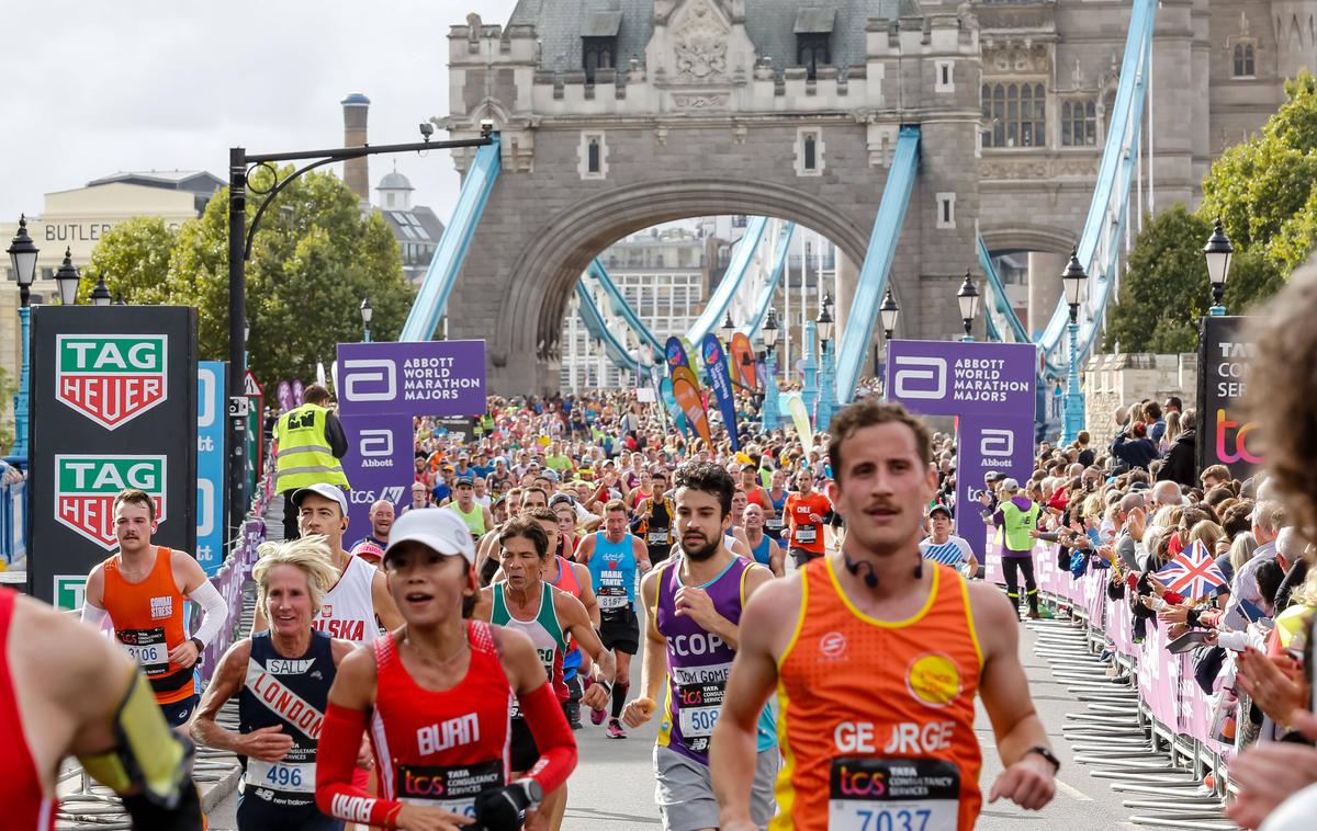 londonski maraton 2022 | Na londonskem maratonu je umrl 36-letni tekač. Nesrečnik se je zgrudil na 37. kilometru in pozneje v bolnišnici umrl.  | Foto Guliverimage