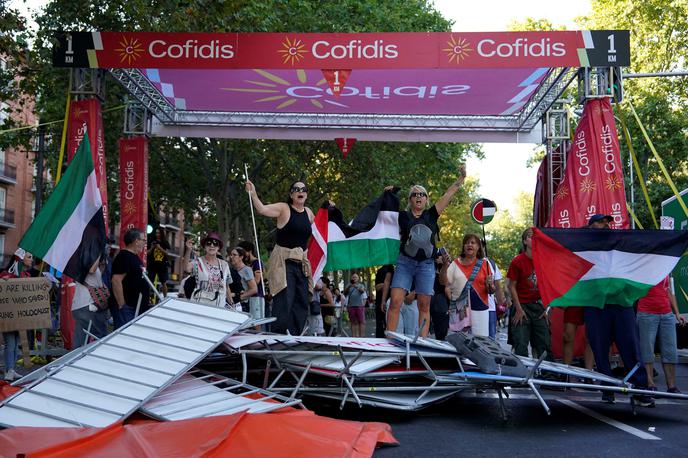 Vuelta, Madrid, 21. etapa, protesti | Enaindvajseta etapa je bila zaradi protestov nevtralizirana, končnih podelitev zaradi varnostnih razlogov ne bo. | Foto Reuters