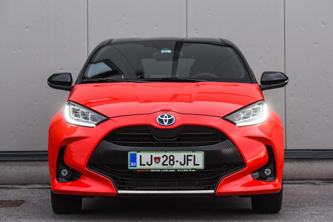 Za skoraj 70 odstotkov je zrasla prodaja klasičnim samopolnilnim hibridom. Eden najuspešnejših toyota yaris. | Foto: Gašper Pirman