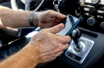 Kupil je avto od fizične osebe, nato pa odkril skrito napako v menjalniku