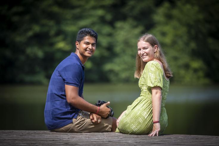 Med slovenskimi navadami je Harsha najbolj presenetilo nošenje copat in ljubezen do vrtnarjenja oziroma pridelovanja lastne hrane. | Foto: Bojan Puhek