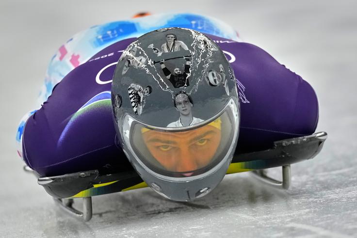 Geraskeviču so v Cortini d'Ampezzo, kjer se nahaja drsalni center, dovolili več dni trenirati s sporno čelado. | Foto: Guliverimage