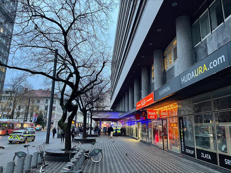 incident, policija, Bavarski dvor | Foto: Siol.net