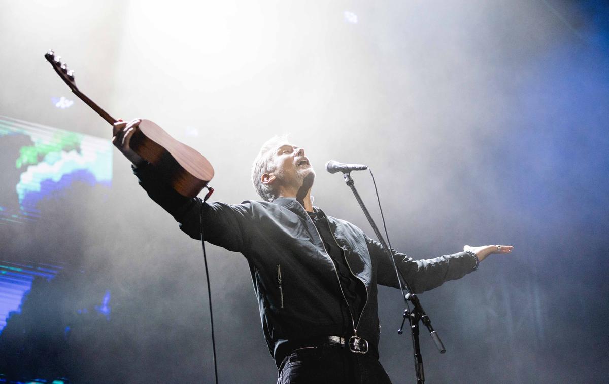 Jan Plestenjak, glasbenik | Jan Plestenjak, ki je na kitari bolj domač kot na klavirskih tipkah, ima v svoji zbirki več kot deset kitar. | Foto Mediaspeed