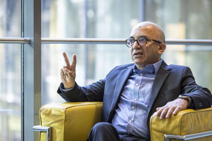 Peshawaria: "V Mandelovem primeru ga niti 27 let zapora ni zlomilo, ker je ves čas videl svoj cilj – ustvariti mavrični narod, kjer ljudje živijo v sožitju. To je voditeljska energija." | Foto: Bojan Puhek