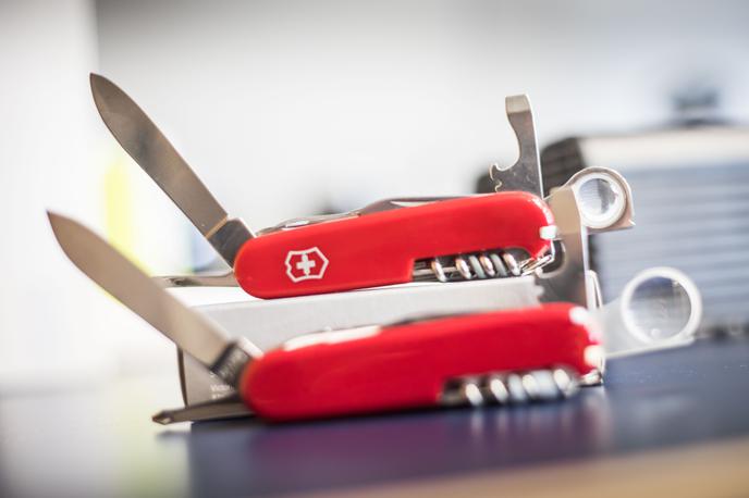 Victorinox žepni noži | Znana švicarska podjetja, ki imajo velik izvoz na ameriški trg, kot so Victorinox, Ricola, Maestrani, Emmi in Thermoplan, se bodo soočila z velikimi težavami. | Foto Guliverimage