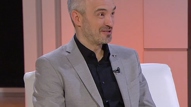 Minister Cigler Kralj: Ženo je skoraj kap, ko sem ji to povedal #video