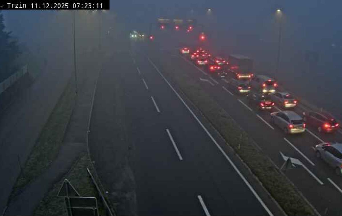 nesreča, prometna nesreča, Trzin, Domžale | Nastajajo zastoji, ponekod vidljivost zmanjšuje tudi megla. | Foto DARS