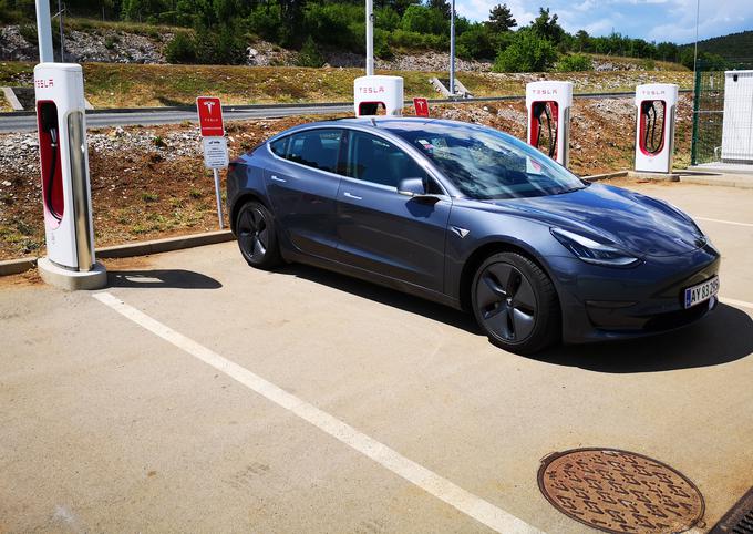 Tesla je trenutno na področju elektromobilnosti velik trn v peti tudi BMW. | Foto: Gregor Pavšič