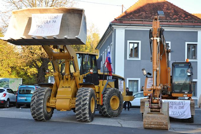 protest proti migrantskemu centru v Beli krajini | Foto: STA ,