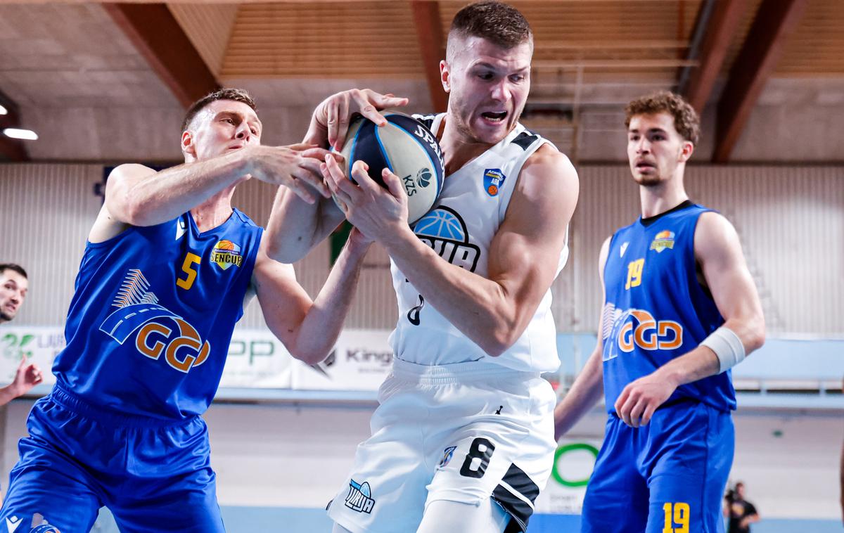 Ilirija : GGD Šenčur | Košarkarji Ilirije so v četrti četrtini zaostajali za 17 točk, nato pa priredili preobrat, izsilili podaljšek in zmagali. Edo Murić je k zmagi prispeval 33 točk in šest skokov. | Foto Aleš Fevžer