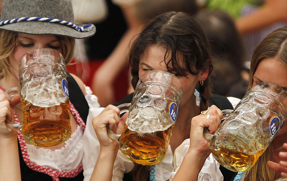 oktoberfest | Običajno se cene piva v Münchnu gibljejo med 7,70 in 12,80 evra, v času Oktoberfesta pa silovito narastejo. | Foto Guliverimage/AP