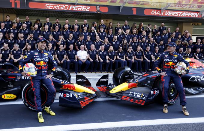 Gasilska fotografija ekipe Red Bull pred zadnjo dirko zanje šampionske sezone 2022. | Foto: Reuters