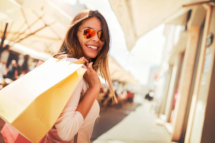 nakupovanje, dekle, ženska | Foto Shutterstock