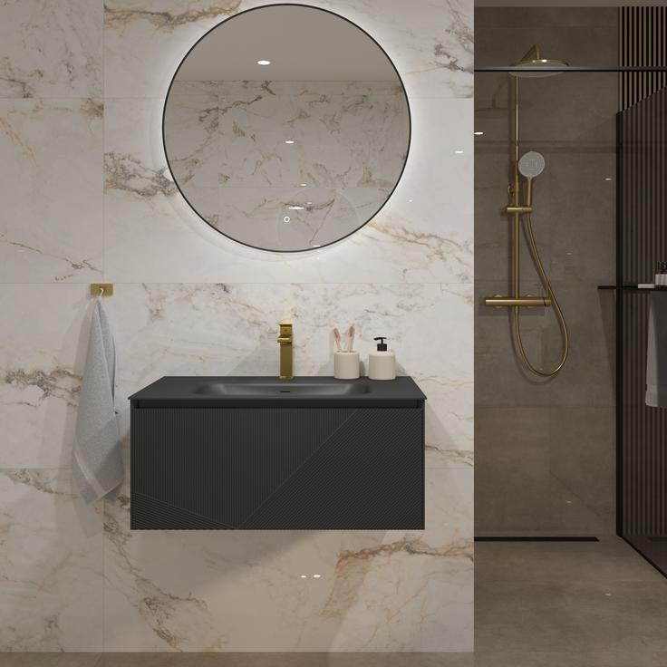 Fero-Term: Concepto+ kopalniška baza Lava Black, May Ceramics ploščica Cementino Blast Graige Polished, May Murinni ploščica Calacatta Gold, Voxort mešalnik za umivalnik Perla Gold, Voxort tuš sistem Maya Gold, Voxort rešetka za kanaleto Road, Voxort obešalnik 4000, Voxort polica za tuš steno 800, Voxort walk-in tuš stena Blue Black 120, Concepto+ ogledalo z LED osvetlitvijo Vali Touch, Voxort dozirnik za milo Bula, Voxort kozarec Bula. | Foto: Fero-Term