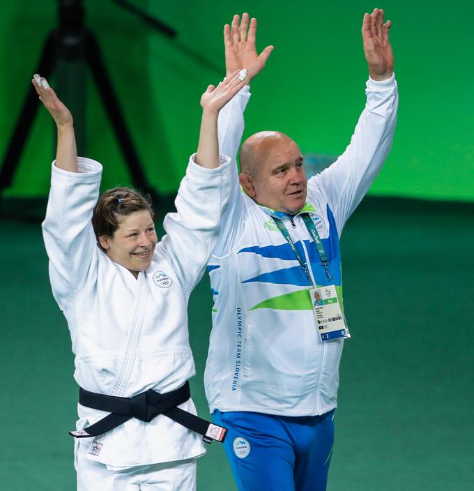 Takole se je s Tino Trstenjak razveselil zlate olimpijske medalje v Riu de Janeiru. | Foto: Stanko Gruden