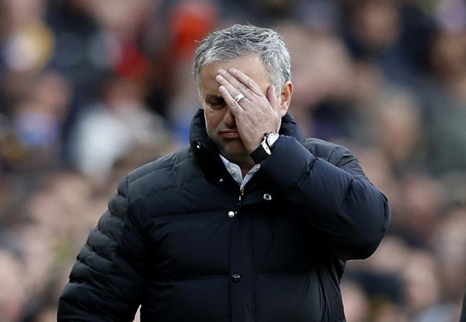 Jose Mourinho je bil po tekmi povsem na tleh. | Foto: Reuters