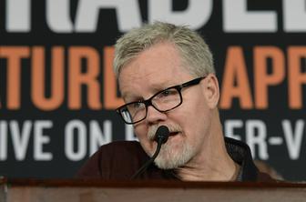 Freddie Roach: Mayweather je favorit, a vnaprej ne bi odpisal McGregorja