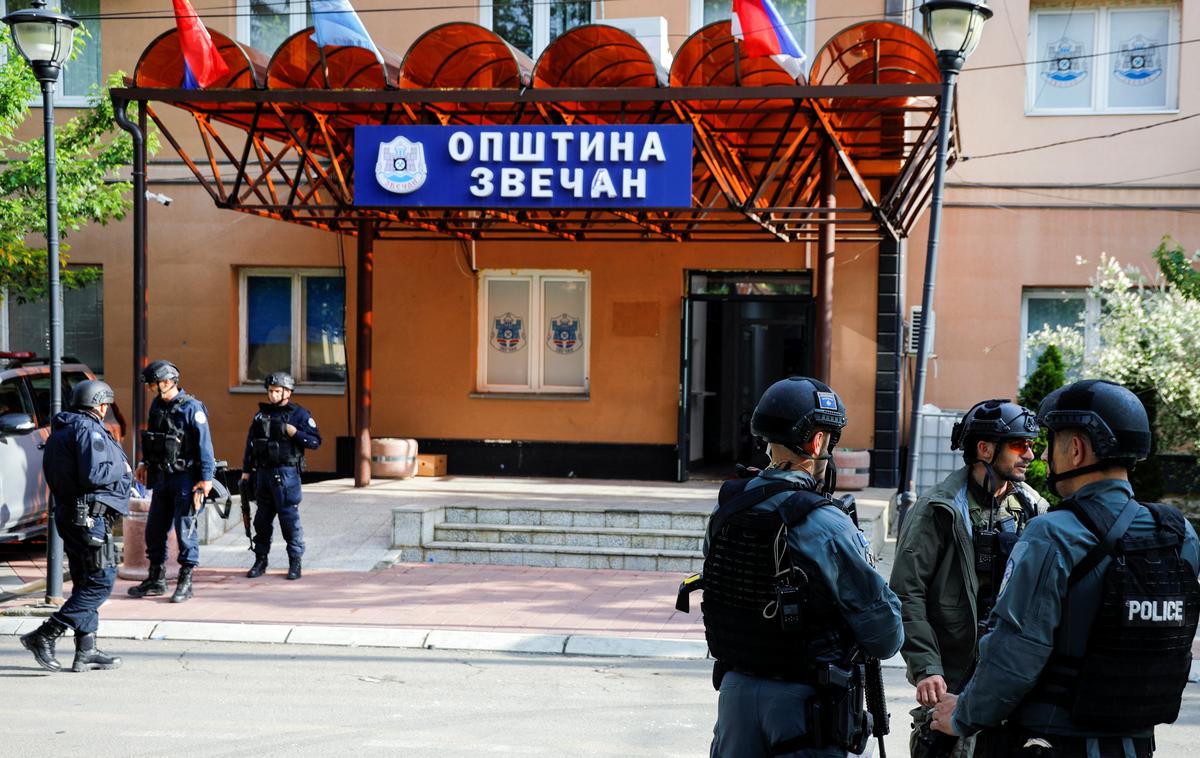 Kosovo | Kosovska policija ostaja prisotna na območju in napoveduje nadaljnje ukrepe za zagotavljanje varnosti za vse ljudi in preprečevanje kriminalnih dejanj. | Foto Reuters