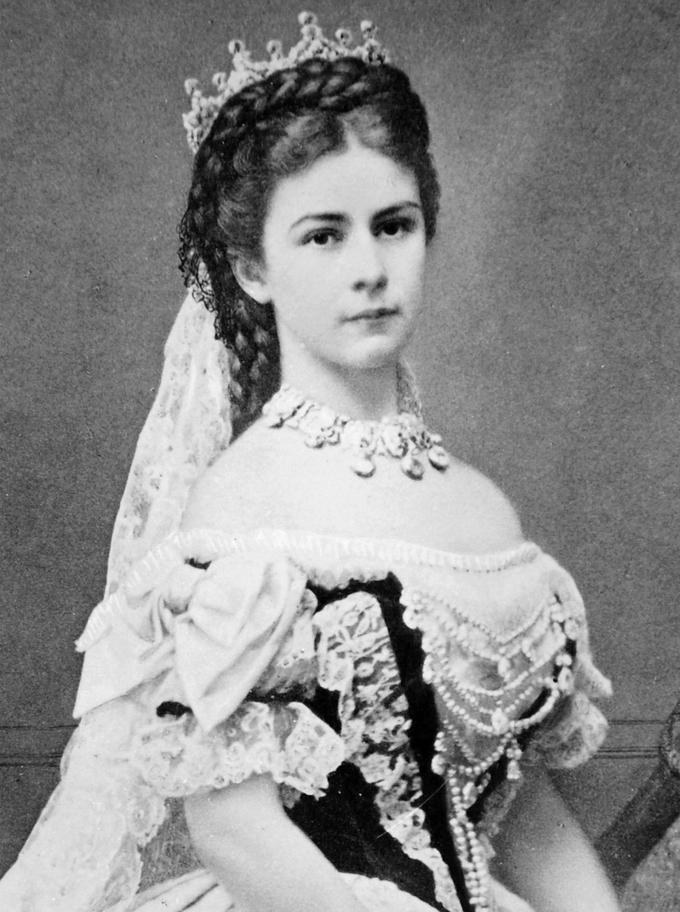 Elizabeta ob kronanju leta 1867, ko je imela 29 let. | Foto: Thomas Hilmes/Wikimedia Commons