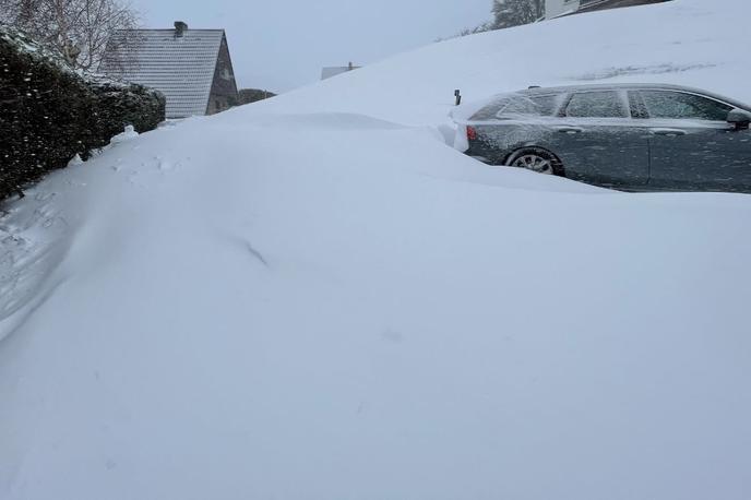 Pohorje, sneženje, sneg | Snežne razmere težave povzročajo tudi na območju Pohorja, kjer še vedno sneži. | Foto bralka