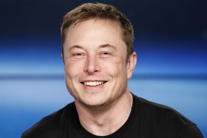 Elon Musk, ustanovitelj Tesle, je z nedavnimi objavami o bitcoinu na Twitterju še enkrat pokazal, kakšno moč imajo njegove besede. Bitcoinu je namreč pomagal dosegati rekordne cene, nato pa ga je v preteklih tednih pomagal še zrušiti na 50 odstotkov februarske vrednosti.  | Foto: Reuters