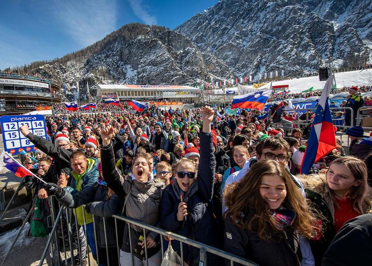 V Planici bo spet veliko navijačev. | Foto: Vid Ponikvar
