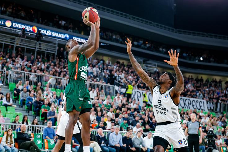 Umoja Gibson je dosegel 25 točk. | Foto: Aleš Fevžer