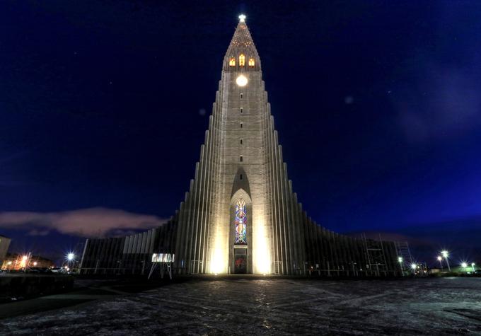 Gradnjo cerkve Hallgrímskirkja v Reykjaviku so navidihnili slapovi Svartifoss. | Foto: Thinkstock