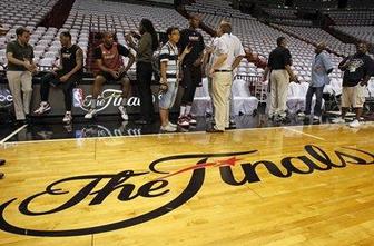 Na vrhu nedotakljiva Boston in LA Lakers