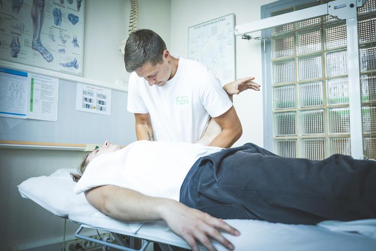 Dobro ve, kako bi si lahko športnik s prevelikim tveganjem, prehitro vrnitvijo, hitro skopal jamo in pokvaril kariero. Na to je kot fizioterapevt zelo pozoren. | Foto: Ana Kovač