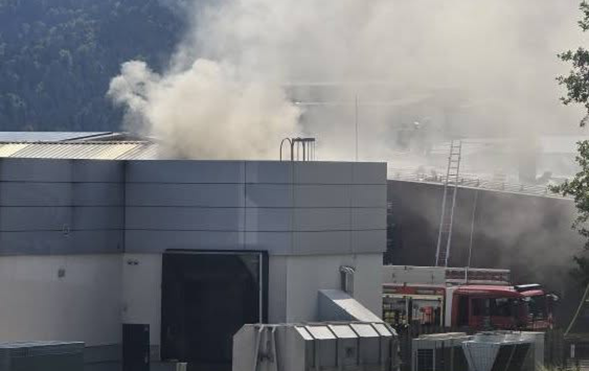 požar | Zagorelo je na strehi, ko so zakurili v napravi za žar.  | Foto PGD Ožbalt ob Dravi/Facebook