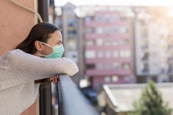Karantena. Osamljenost. Koronavirus. Izolacija. | Študija ugotavlja, da lahko ukrepi učinkovito zmanjšajo širjenje okužb. | Foto Getty Images
