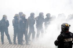 V Franciji spopadi med protestniki in policijo #video