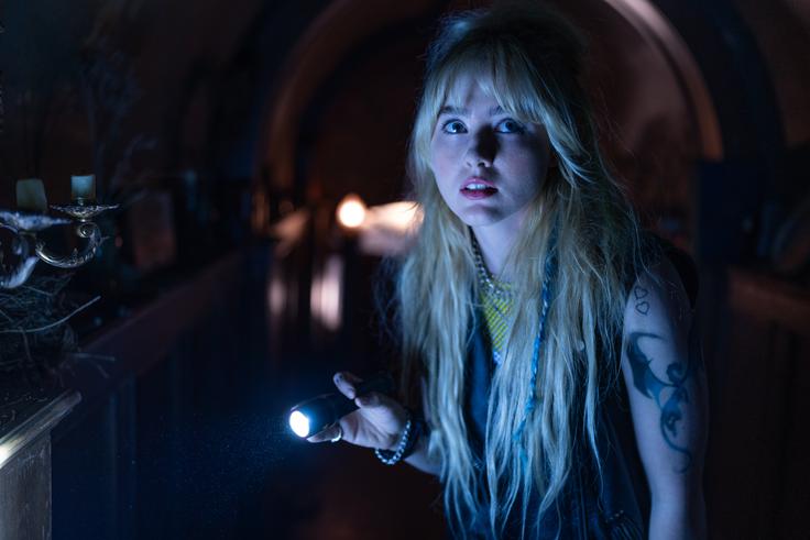 Katheryn Newton se vrača h grozljivkam in se stereotipno poda raziskovat temačno, srhljivo klet. | Foto: Karantanija Cinemas
