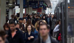 Stavka na francoskih železnicah stala že okoli 100 milijonov evrov